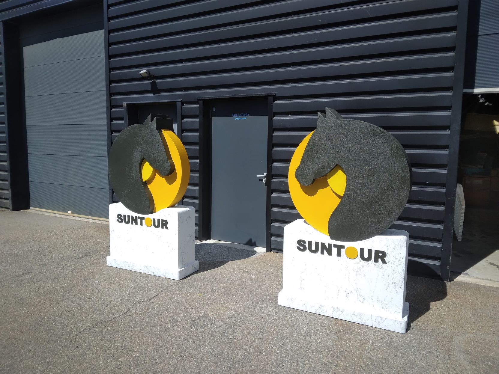 Enseigne lettrage 3D - fabrication professionnelle POLYSPRAY