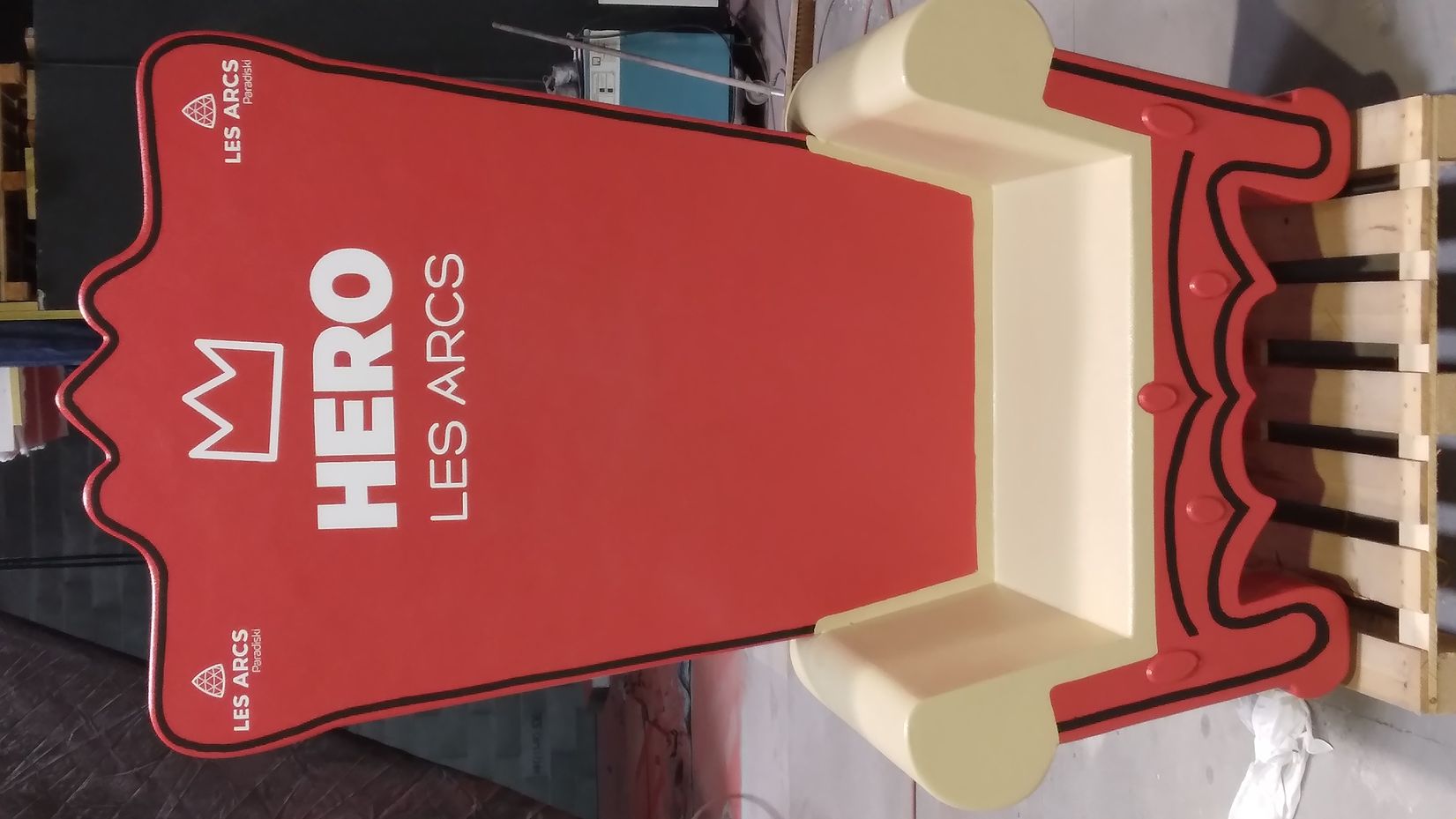 Polyspray réalisation de PLV 3D XXL